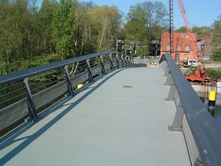 Fußgängerbrücke über die Obertrave