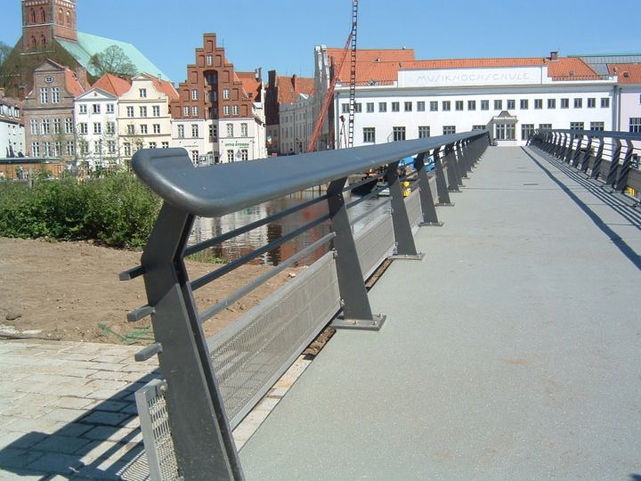 Fußgängerbrücke über die Obertrave