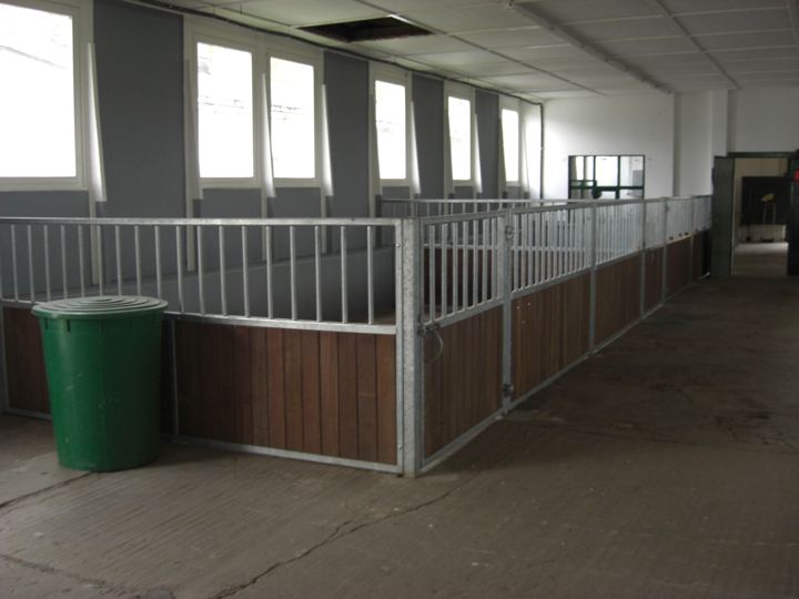Stalltore, Fenstergitter und Einbauten