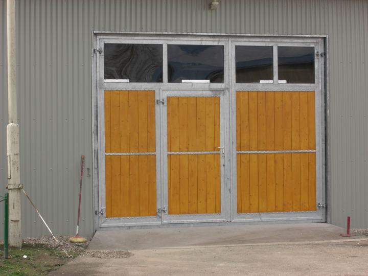 Stalltore, Fenstergitter und Einbauten