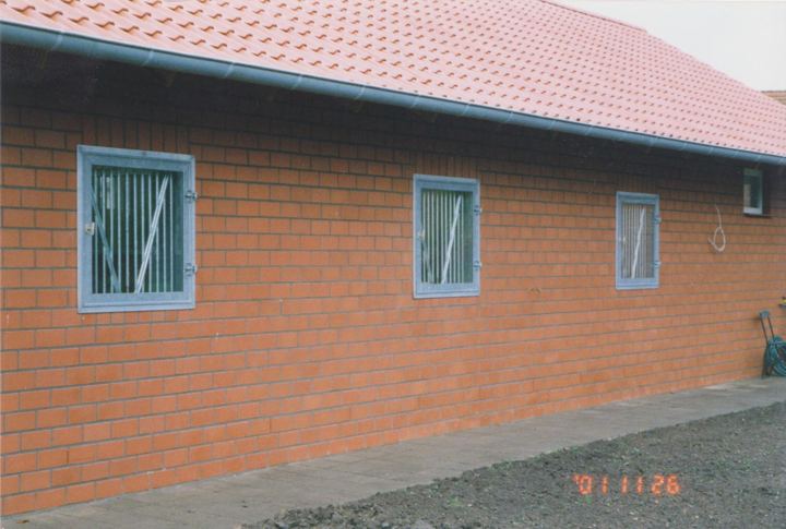 Stalltore, Fenstergitter und Einbauten