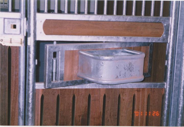 Pferdeboxen mit Holzverkleidung